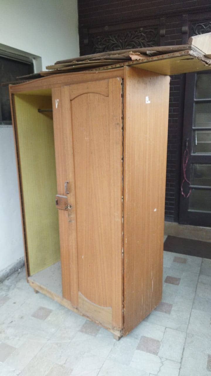 Broken Wardrobe/Cupboard for urgent sale 1