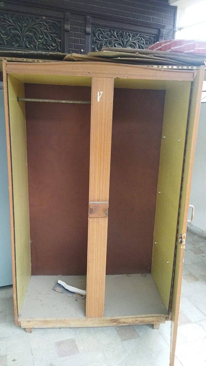 Broken Wardrobe/Cupboard for urgent sale 3