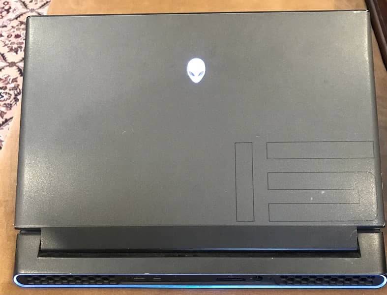 Dell Alienware R2 M15, Gaming Laptop in Good Condition 2
