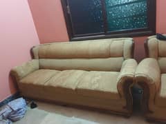 5 Seater Jumbo Sofa In Good Condition with Glass Table