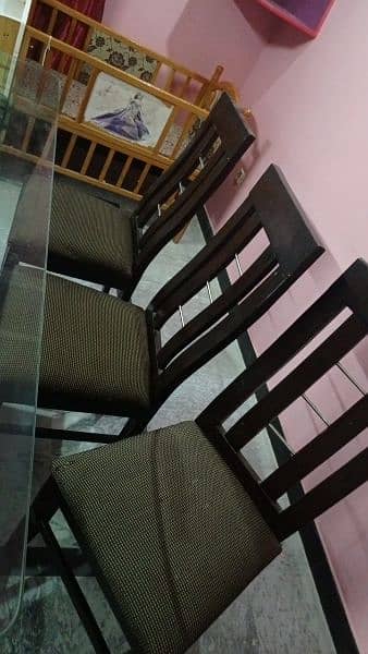 dining table/6 seater dining table the num on olx is not active 2
