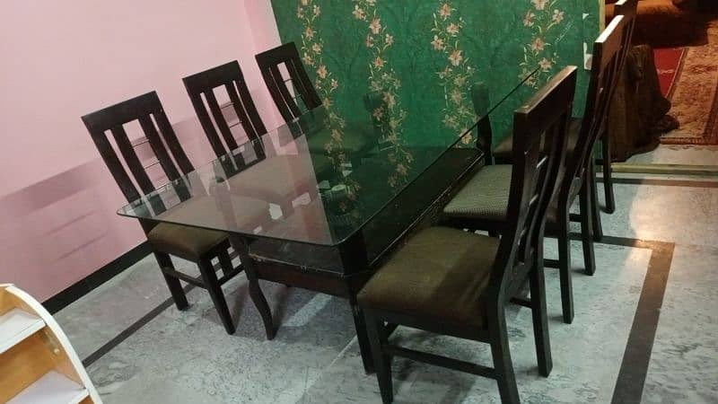 dining table/6 seater dining table the num on olx is not active 4