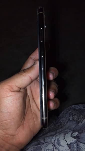hey i am selling iphone 11 pro max non pta 2
