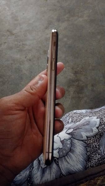 hey i am selling iphone 11 pro max non pta 3