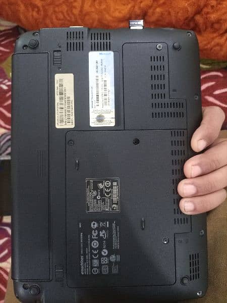 Acer emachine em350 laptop-Atom N450-2gb ram. 160 gb rom 2