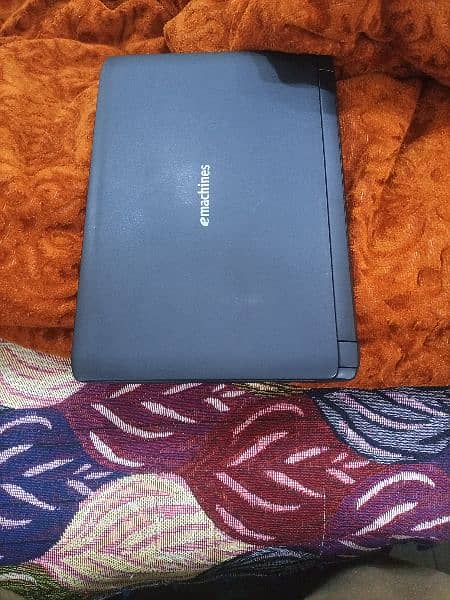 Acer emachine em350 laptop-Atom N450-2gb ram. 160 gb rom 3