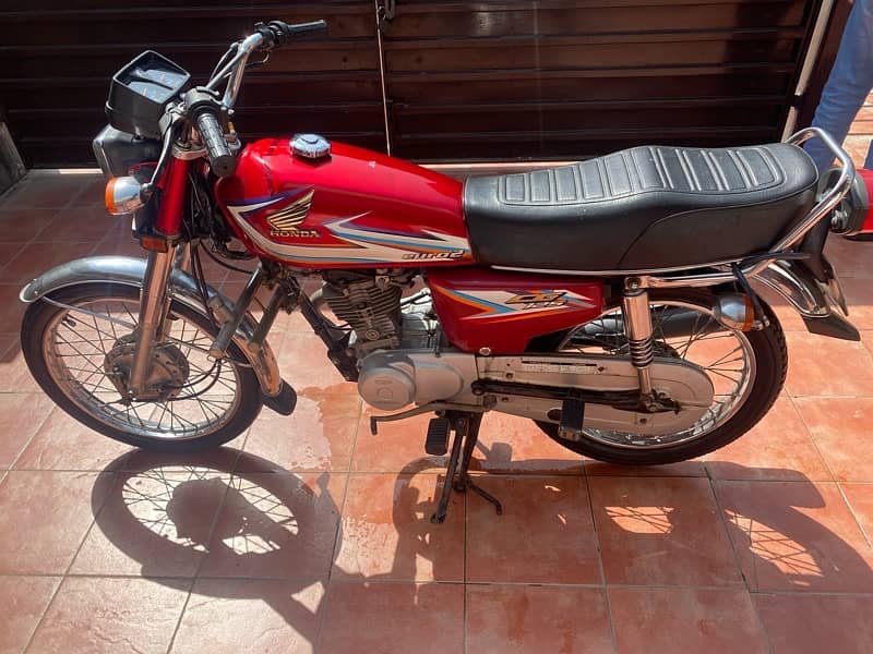 honda 125 neat and clean condition no work required 2016 model 4
