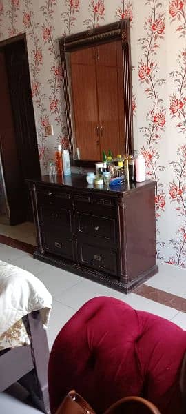 Dressing table 0