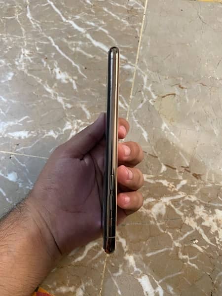 Iphone 11 pro max 256gb pta approved 4