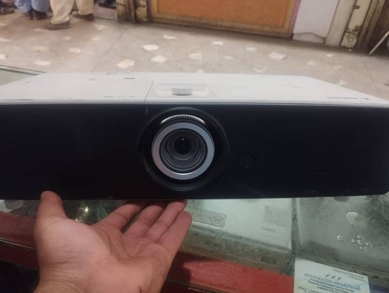 full h. d home theater projector o3oo 291875o 0