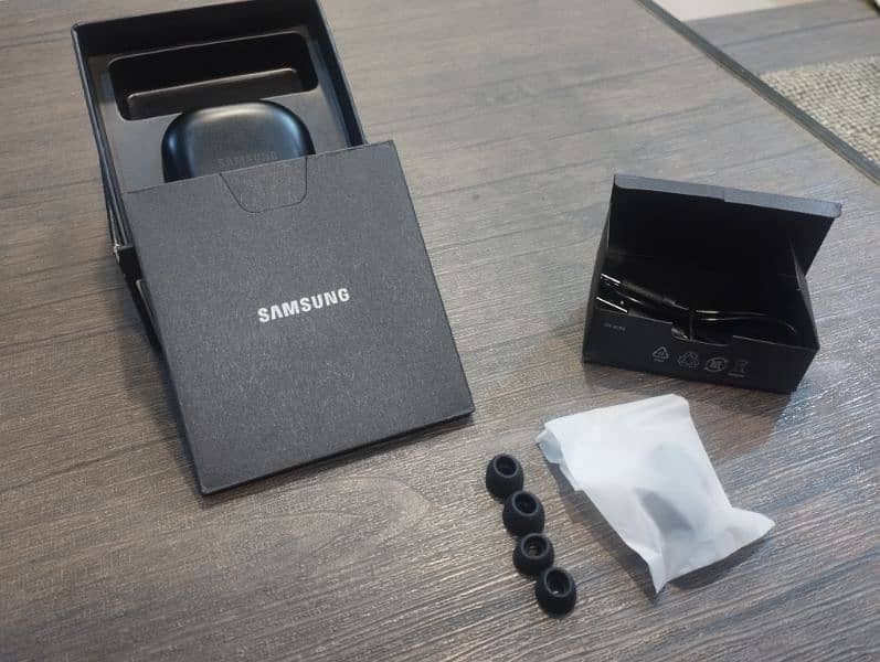 Samsung Galaxy Gear S3 Frontier Smart Watch + galaxy buds pro 16