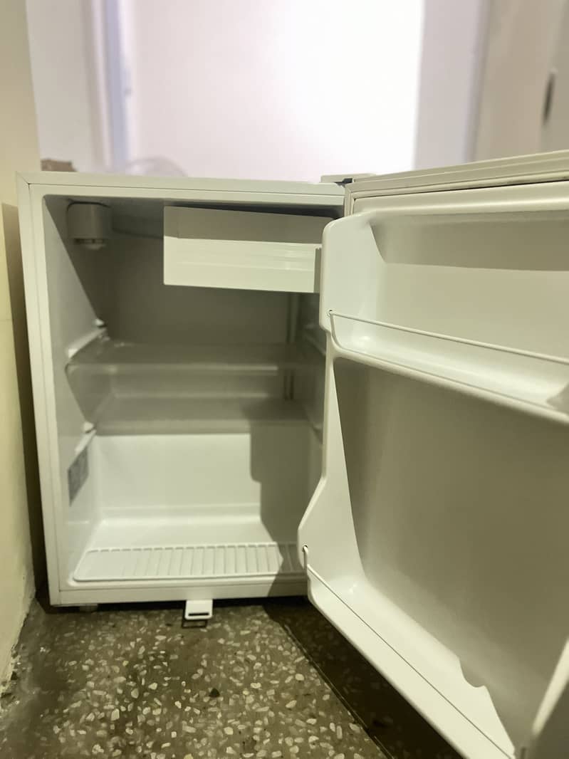 Mini fridge 10/10 1