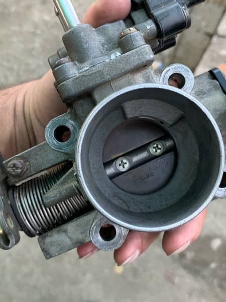 Suzuki Cultus throttle body 5