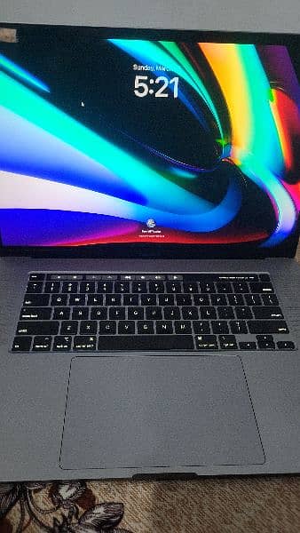 New Macbook Pro 16 inches 2019 8GB RADEON 32GB RAM CORE i9 Touch Pad 2