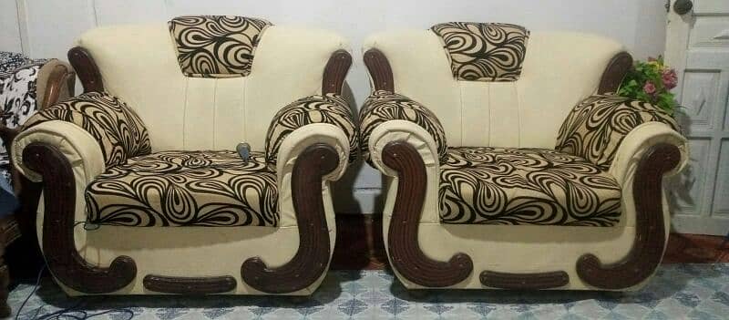 7 seater sofa set, with covers  condition, not damaged, urgent sale. 1