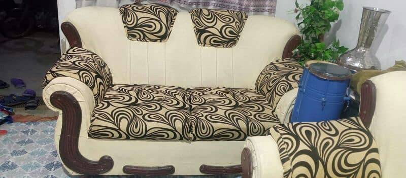 7 seater sofa set, with covers  condition, not damaged, urgent sale. 3
