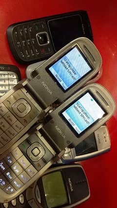 Nokia folding 2pcs  in working good condition (QUETTA location)