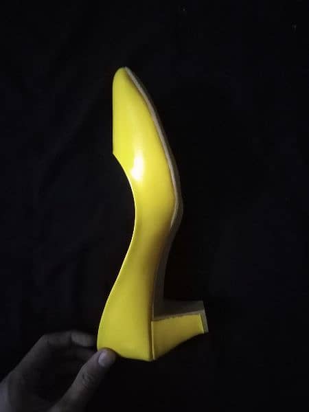 yellow heel for woman 0