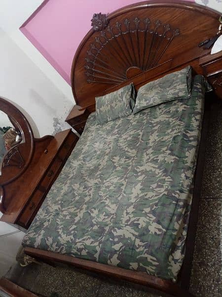 Double bed with Show case singhar 4