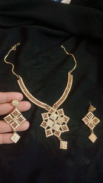 jewellery set in like new condition only few hours used 1