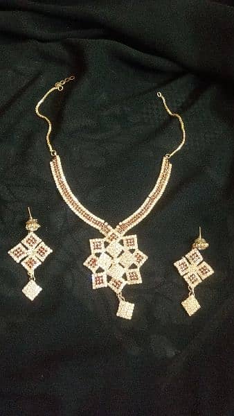 jewellery set in like new condition only few hours used 2