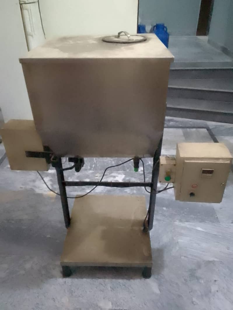 Liquid filling in bottles semi automatic machine 1