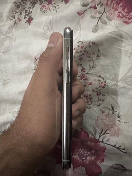 iPhone 11 pro 64gb 10/10 non pta factory unlock 5
