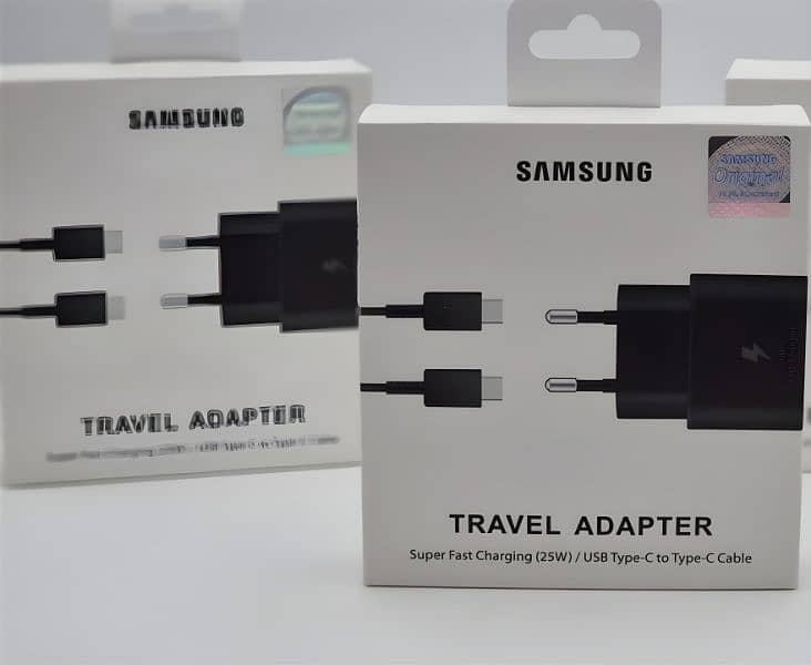 SAMSUNG
TRAVEL ADAPTER
(45W) USB Type-C to Type-C Cable 1