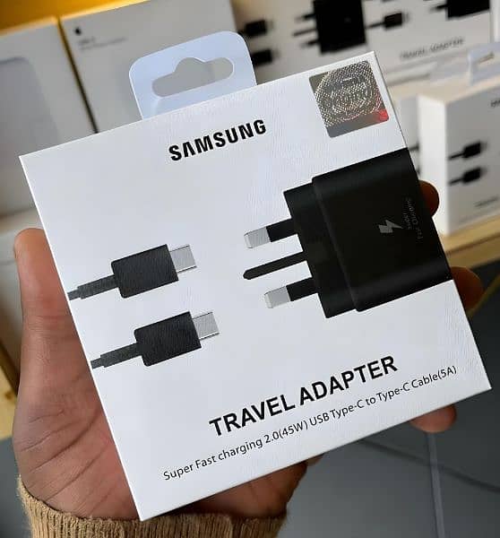 SAMSUNG
TRAVEL ADAPTER
(45W) USB Type-C to Type-C Cable 4
