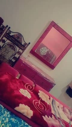 bilkul new he bed just aik month use
