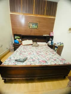 Bed set with Dresing Table old wood