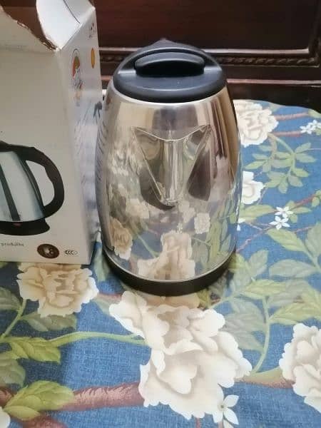 Electric kettle 1.8 liter stainless steel brand new 3