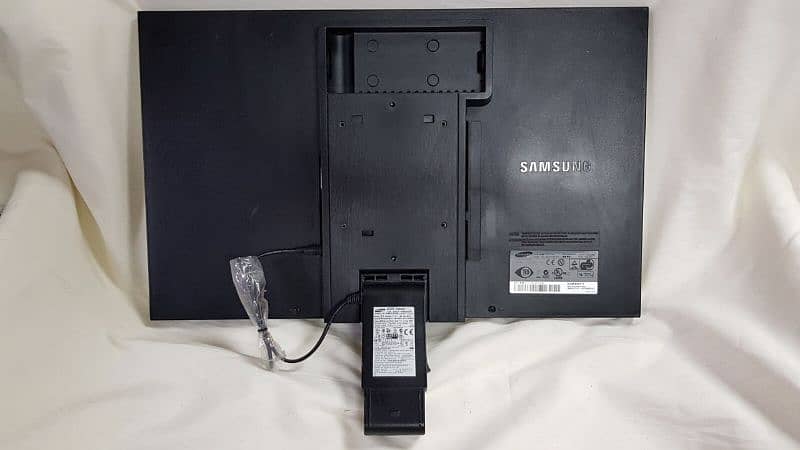 Hp Z400 gtx 550ti 192-bit 1gb Gddr 5
Samsung SyncMaster SA200 3