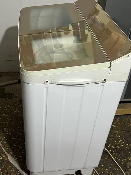 Kenwood Washing machine with dryer 9