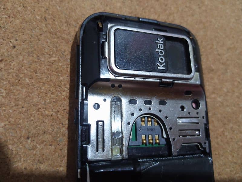 Motorola ZN5 - Back cover missing 7