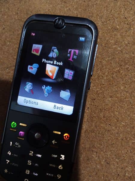 Motorola ZN5 - Back cover missing 8