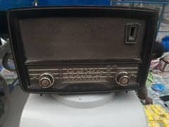Phelps ka antique radio all ok warking main hai bahir say aya hai
