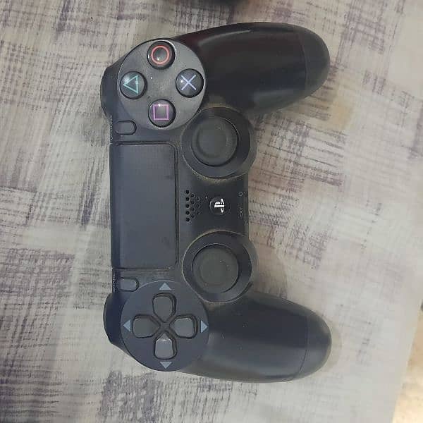 PS4 fat With 3 Controllers & 6 CDs 3