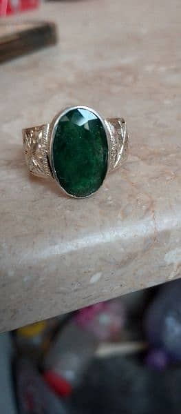 gemstone emerald natural beautiful colour ring 0