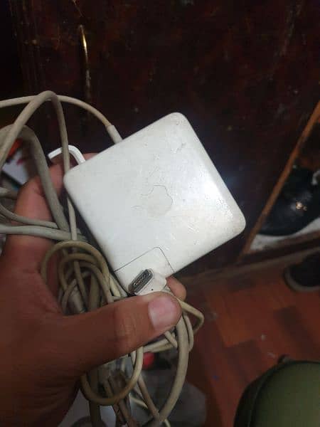 apple Maccbook pro charger 0