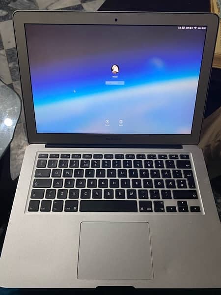 Macbook Air 13" Just like a new! 1