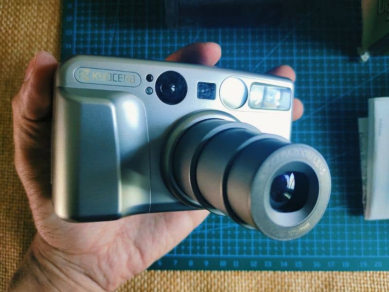 Yashica zoom 105 reel, 35mm film camera 2