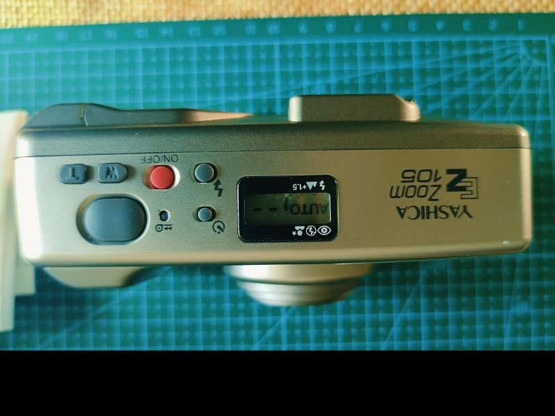 Yashica zoom 105 reel, 35mm film camera 3