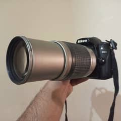 Nikon D90 DSLR Camera with 70 300mm lens