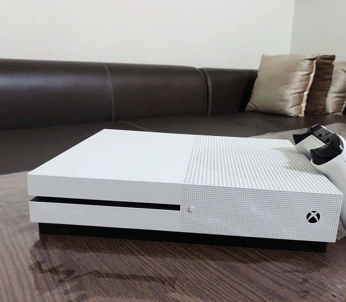XBOX ONE S DISC EDITION 1TB WITH 13 GAMES 0