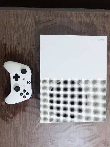 XBOX ONE S DISC EDITION 1TB WITH 13 GAMES 3