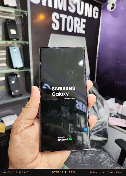 Samsung Galaxy S22 Ultra 0