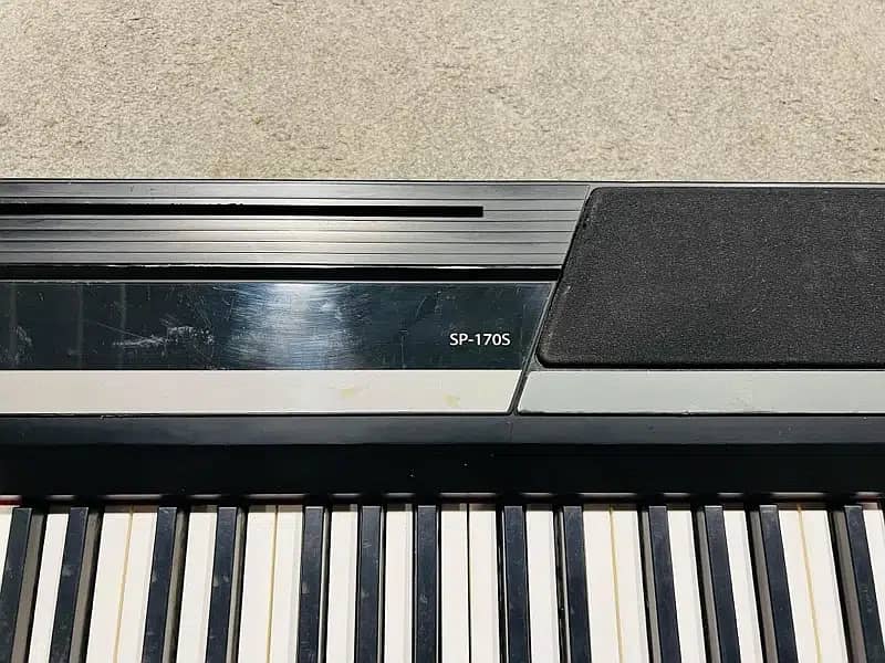 Korg sp -170 s digital piano weighted hammer keysYamahap-80 keyboard 2