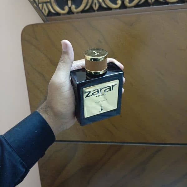 J. perfumes ek Zarar Gold edition ha or ek Dark night ha J. ki ha 0