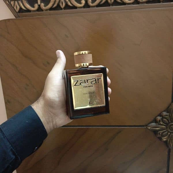 J. perfumes ek Zarar Gold edition ha or ek Dark night ha J. ki ha 4